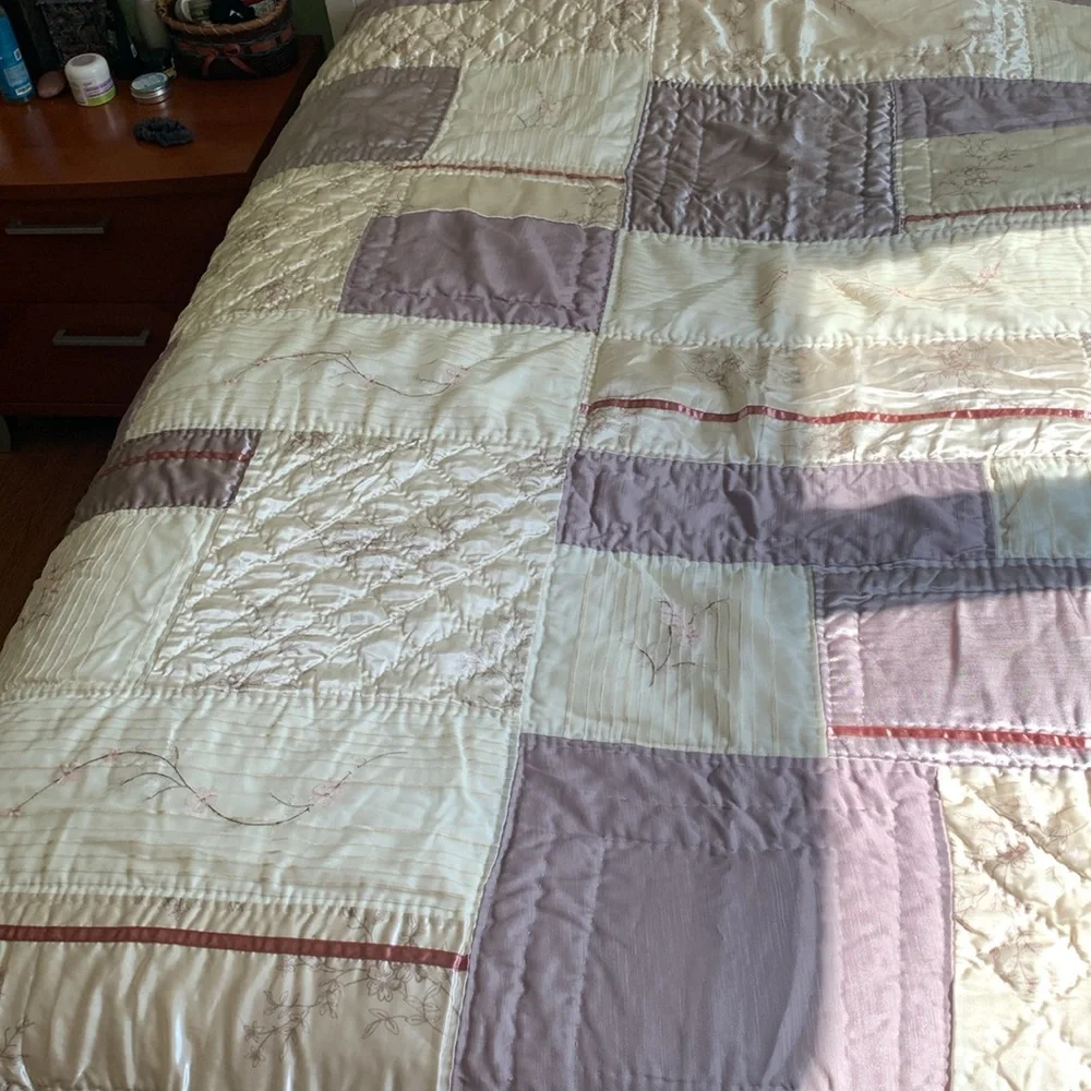 Full/ Queen Quilt Comforter with Embroidery flowers- Lilac